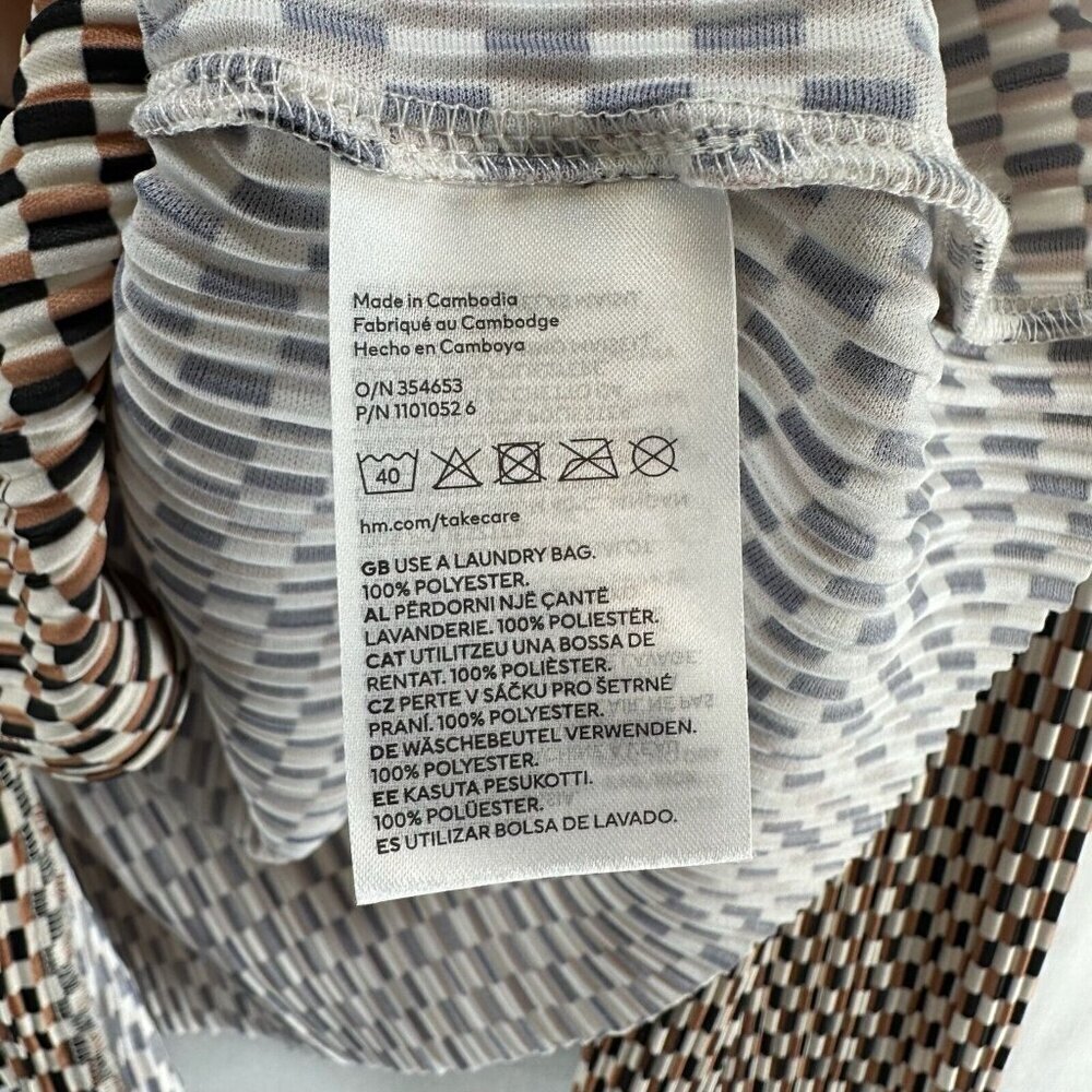 H&M Top Womens Size M Geometric Textured Jersey Button Front Long Sleeve Brown - Picture 9 of 12